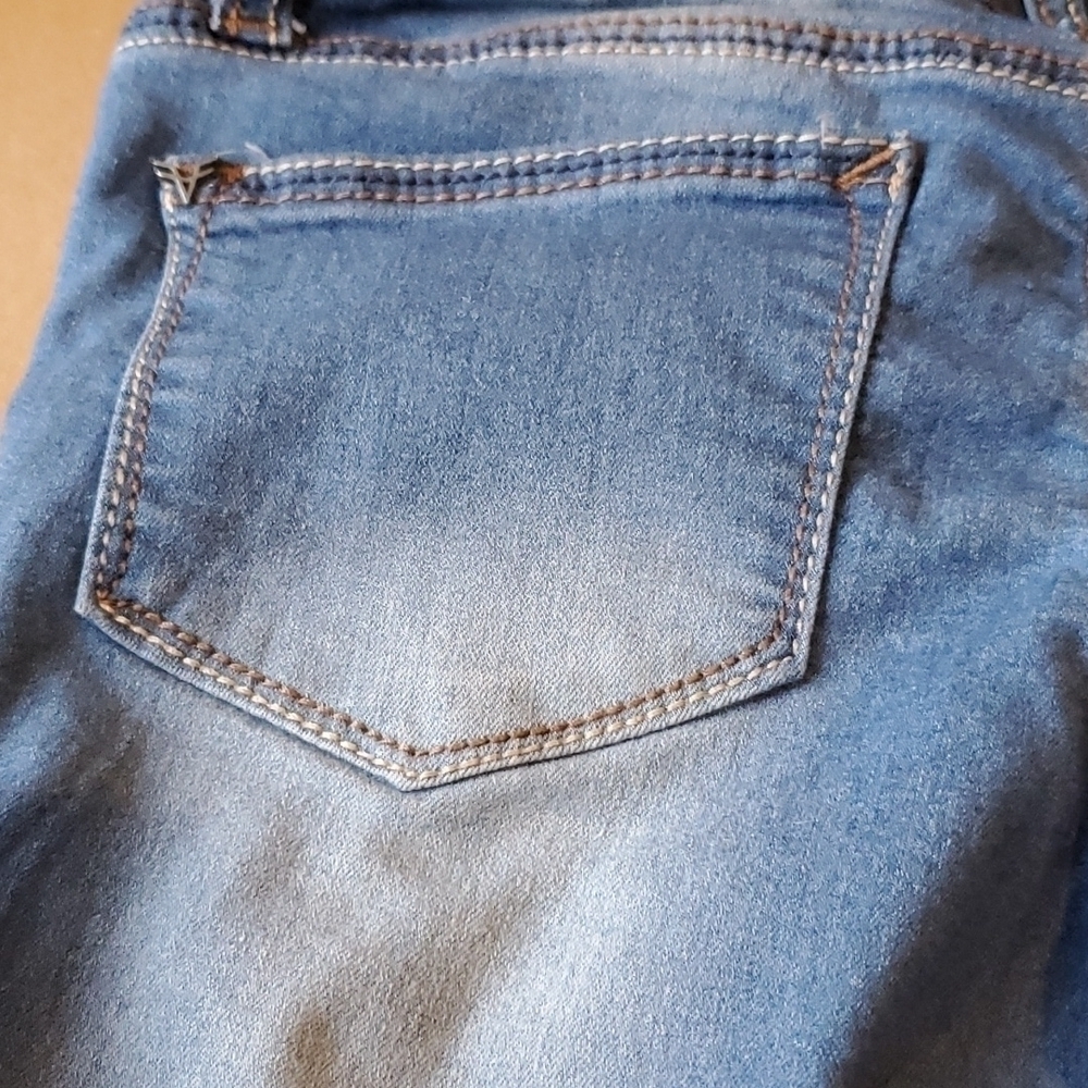 Vigoss The Jagger bermuda girls embellished denim shorts. Preowned size 12 - Picture 8 of 10